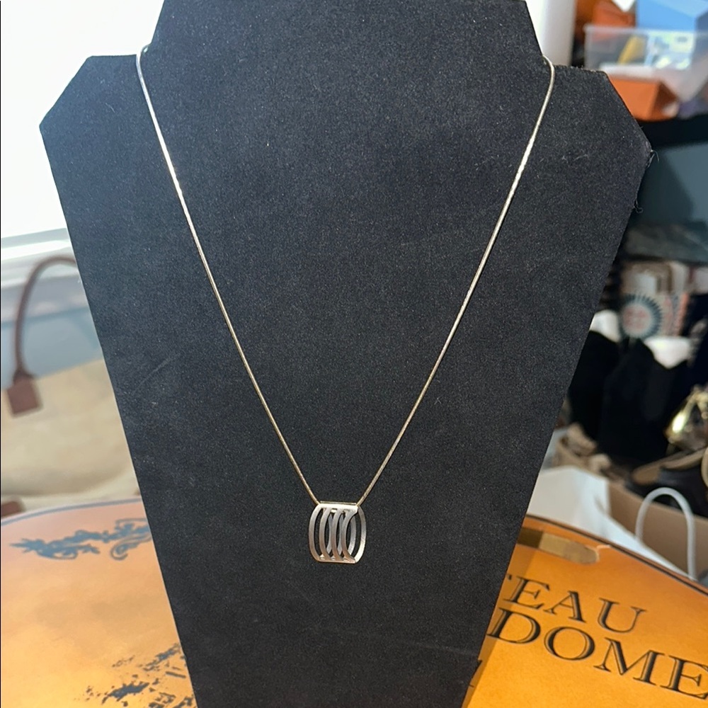 Beautiful Artistic Style Snake Chain Necklace with Pendant.